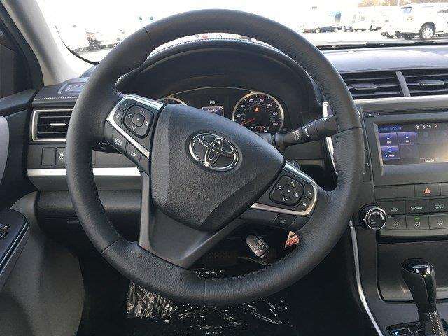 2017 Toyota Camry SE 4dr Sedan